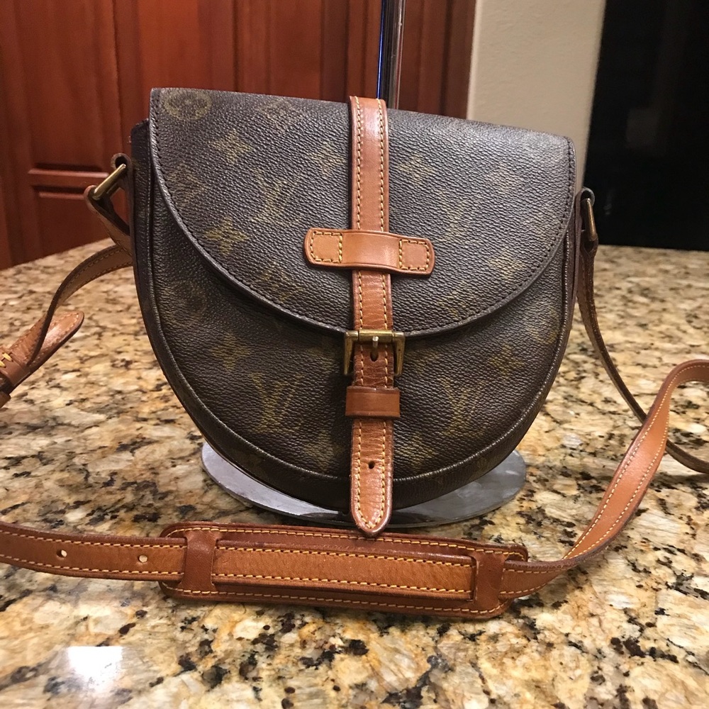 AUTHENTIC LV CHANTILLY PM CROSS BODY BAG